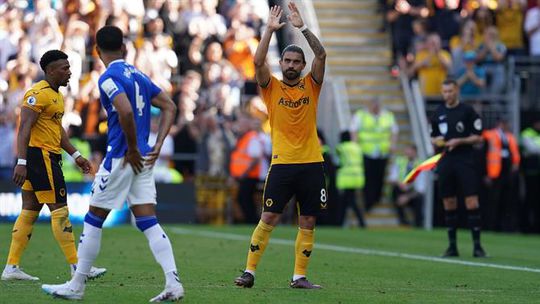 A ovação do Molineux a Rúben Neves (vídeo)