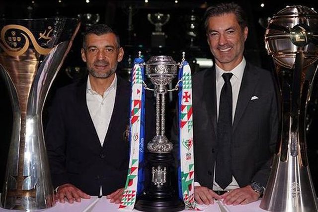 Vítor Baía também publicou os três troféus… ao lado de Conceição (e com uma frase)