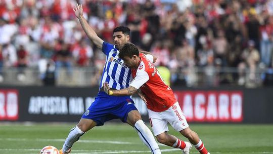 «Saída? Vamos aproveitar, tenho contrato com o FC Porto»