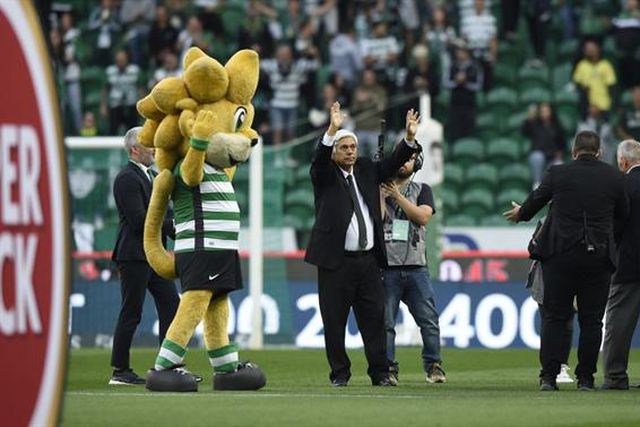 Manuel Fernandes homenageado antes do dérbi (vídeo)