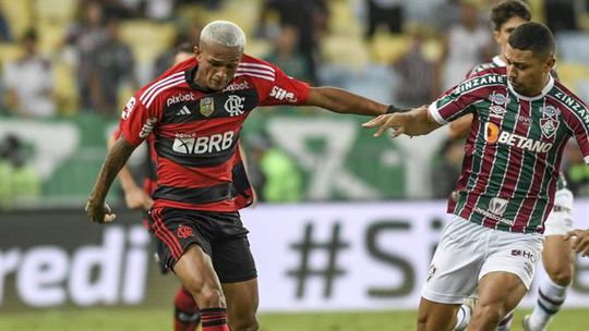 Brasileiros garantem que águia vai voltar à carga por jovem lateral do Flamengo