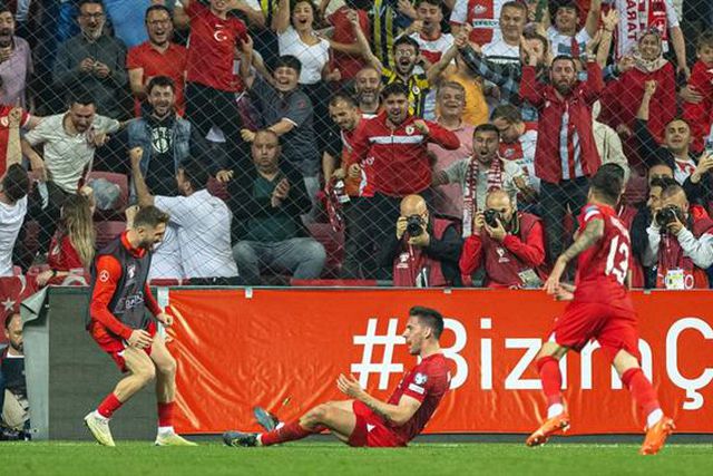 Grupo D: Turquia, de Kokçu, vence e lidera; Arménia também triunfa