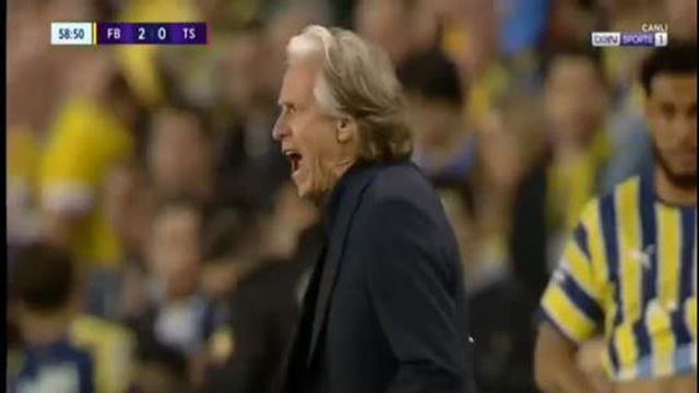 Jorge Jesus irrita-se com jogador, que lhe pede… calma