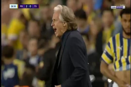 Jorge Jesus irrita-se com jogador, que lhe pede… calma