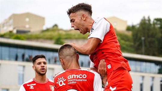SC Braga ganha vantagem sobre o campeão Estrela da Amadora