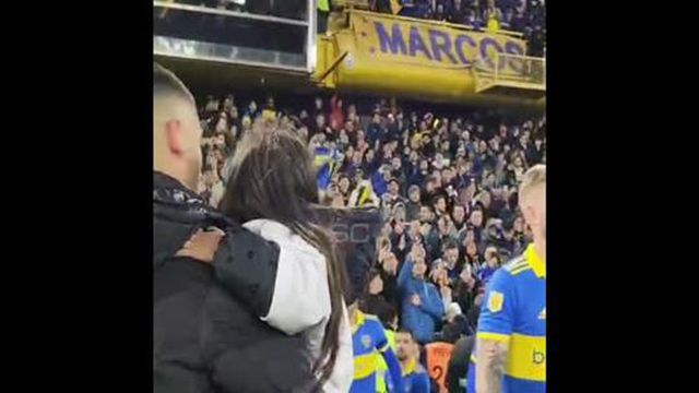 Cheira a despedida: Alan Varela não joga e é cumprimentado pelos colegas de equipa