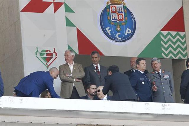 Roberto Martínez atento à final