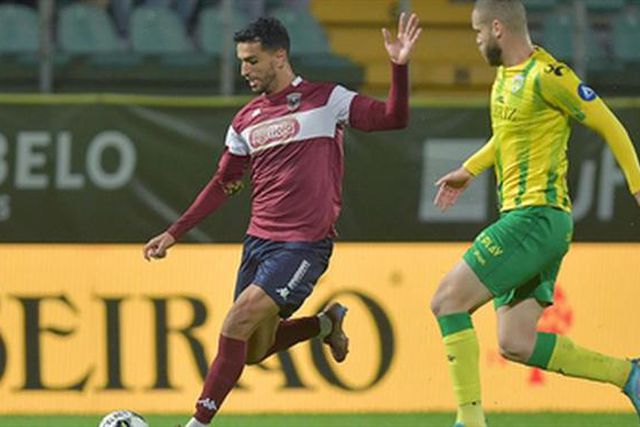 Oficial: João Vieira de saída