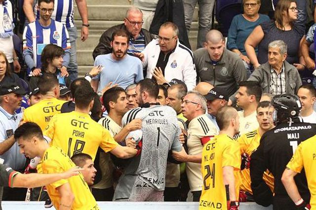 Veja as fotos da confusão no Dragão Arena