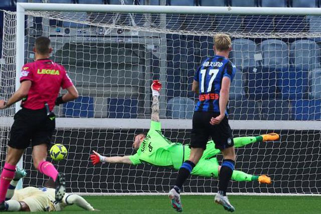 Atalanta dá a volta e ultrapassa Roma de Mourinho