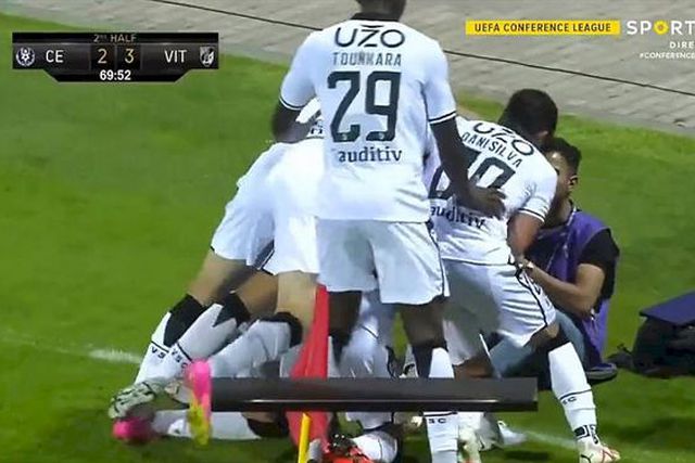 André Amaro recoloca Vitória na frente... à bomba! (vídeo)