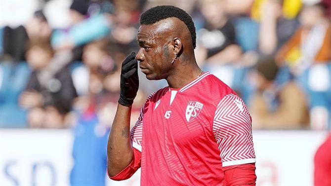 Álcool, socos e não só: mais uma aventura com final triste para Balotelli