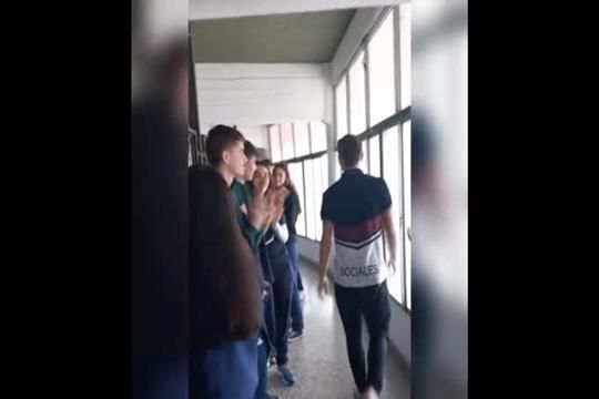 Marcou o primeiro golo como profissional e foi aplaudido de pé no regresso à escola