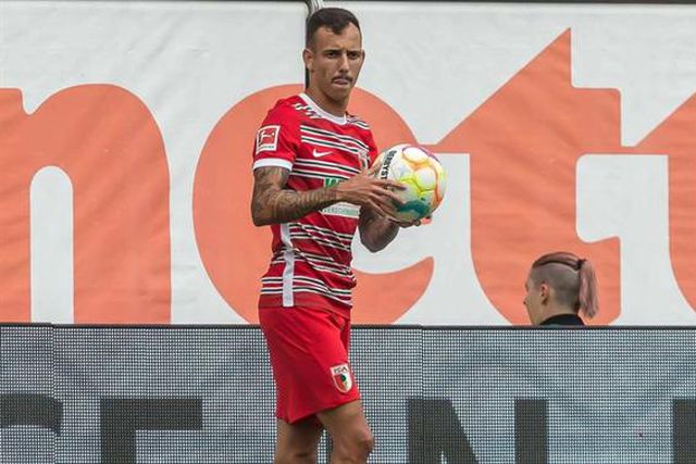 Brasileiros apontam lateral-esquerdo do Augsburgo às águias