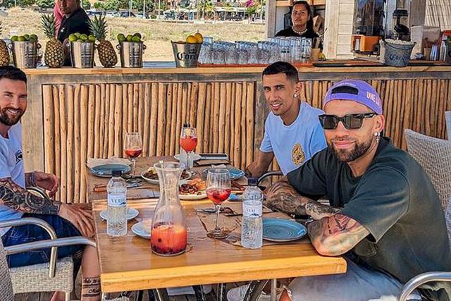 Otamendi publica foto com Di María e Messi... e adeptos fazem pedido