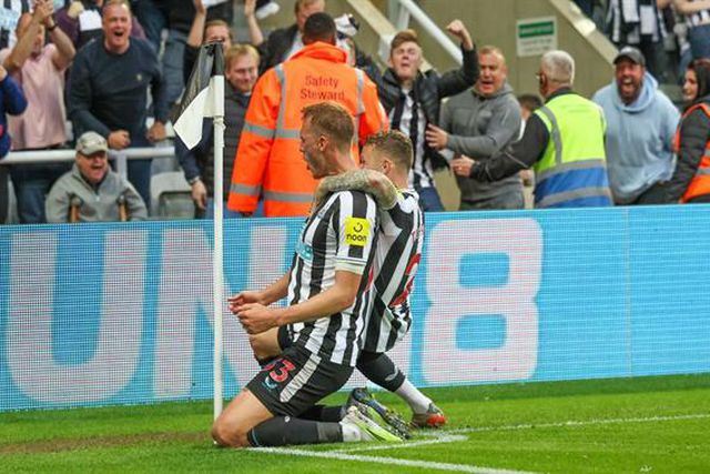 Newcastle goleia e vê a Liga dos Campeões a um pequeno passo