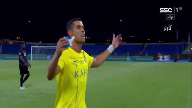 Ronaldo furioso após o golo anulado