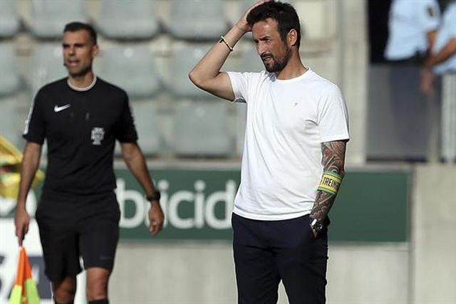 Porta de saída aberta para César Peixoto