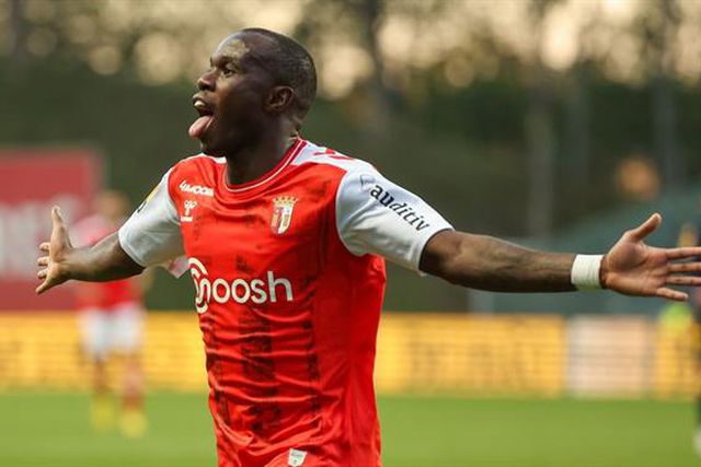 Bruma e Tiago Sá para resolver