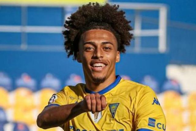 Viborg recruta Serginho em transferência recorde