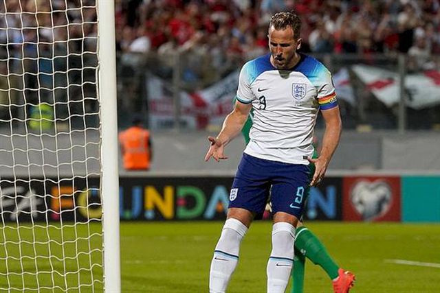 Grupo C: Inglaterra goleia e Ucrânia vence com grande reviravolta