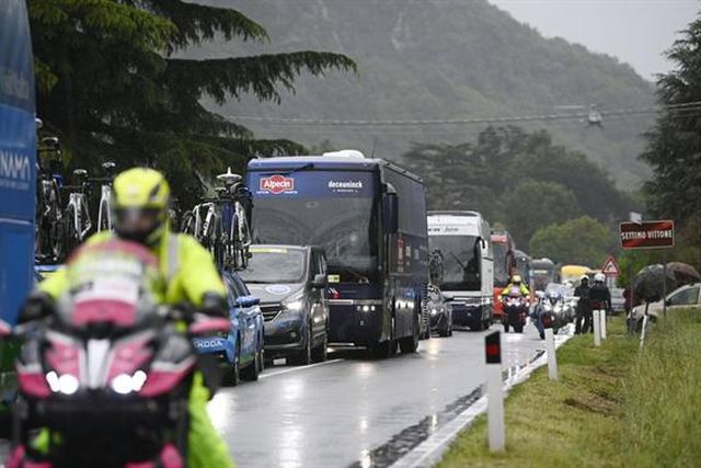 Volta a Itália: etapa 13 foi mesmo encurtada devido ao mau tempo