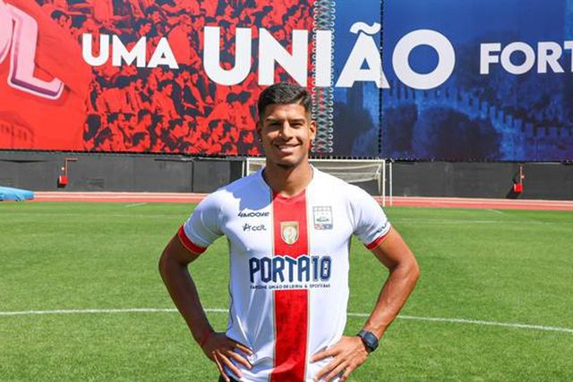 Oficial: Lucho Vega já tem o 'castelo ao peito'