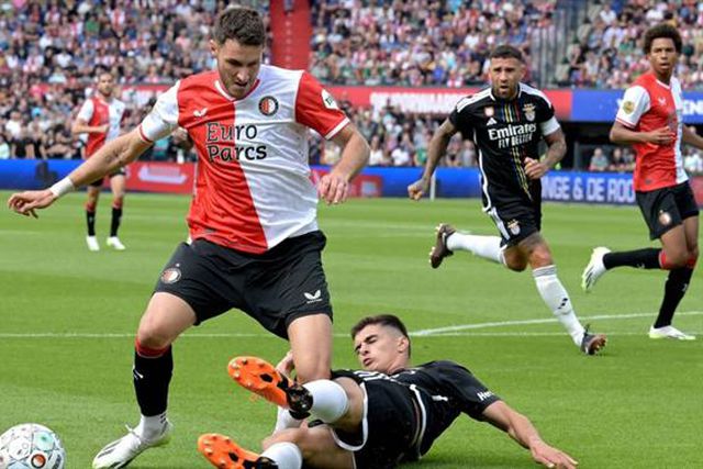 Giménez difícil: quanto pede o Feyenoord pelo 'ponta' mexicano
