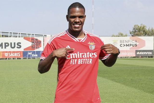 Mais um reforço para o centro da defesa da equipa B