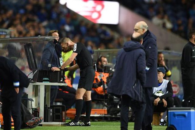 Sondagem: Divulgação de áudios do VAR é uma boa medida para o futebol português? Veja o esmagador resultado final