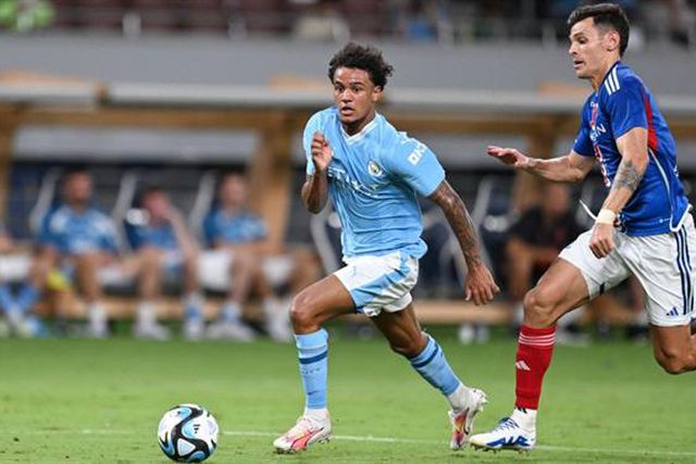 Já esteve no FC Porto, estreou-se pelo Man. City e é seguido por Benfica e Sporting