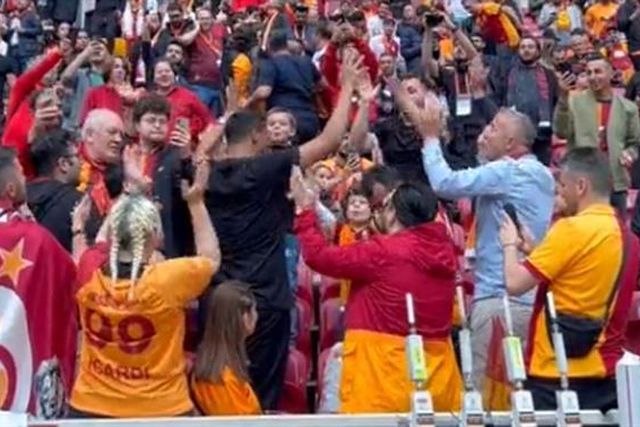 Jardel festeja título e adeptos vão à loucura (vídeo)