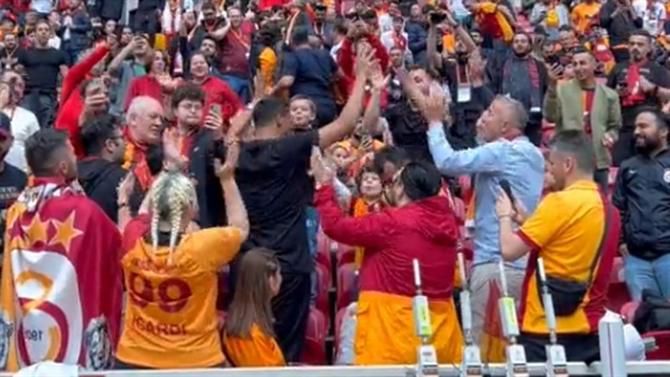 Jardel festeja título e adeptos vão à loucura (vídeo)