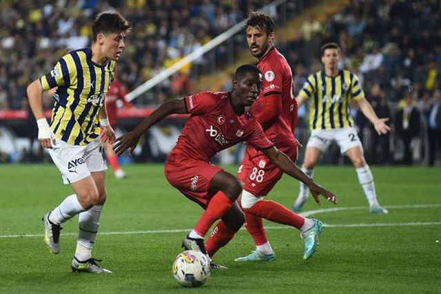 Joia de Jesus a par do interesse da águia