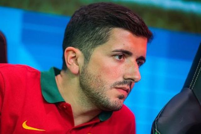 Selecionador Nacional de futebol virtual no 'Hall of Fame' da FIFAe