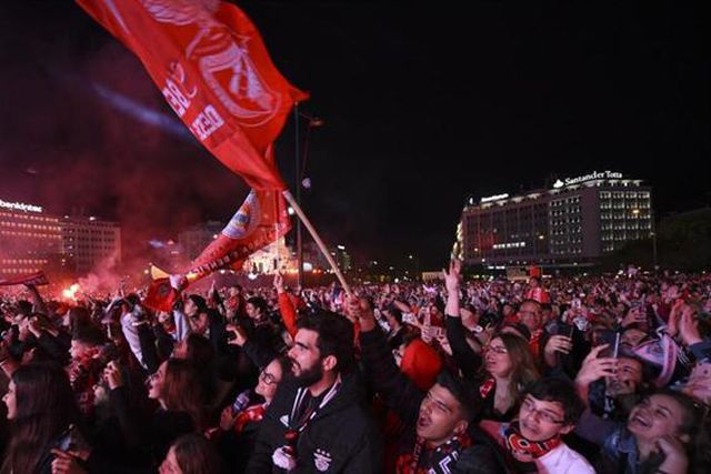 Comunicado: Feira do Livro fecha mais cedo devido aos possíveis festejos do título