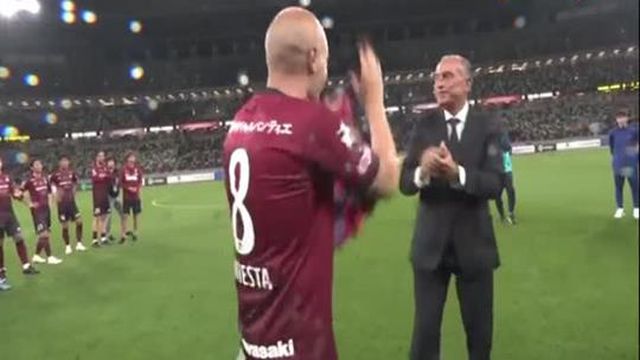 Iniesta homenageado