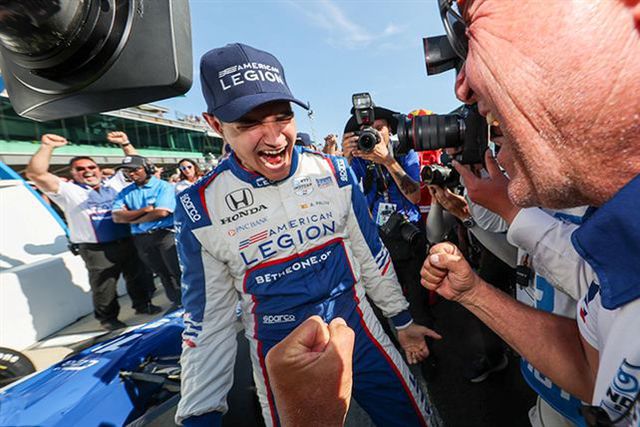 Palou protagoniza ‘pole’ mais veloz de sempre nas 500 Milhas de Indianápolis