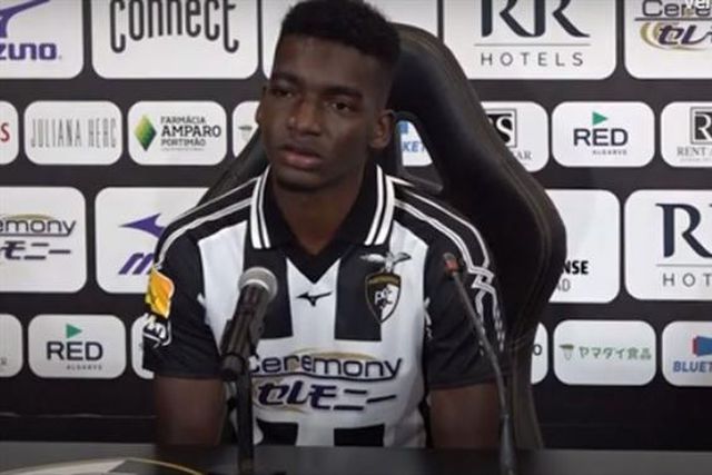 Lateral-direito regressa à Colômbia