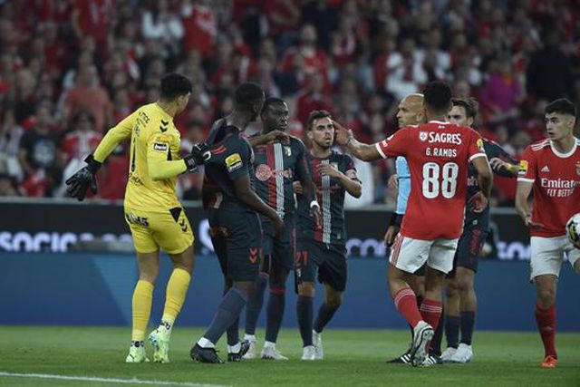 «Não assinalar este penálti é brincar ao futebol» vale suspensão de 45 dias