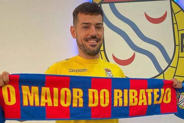 Oficial: Nuno Hidalgo é reforço do Alverca