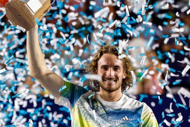 Duas mãos cheias de títulos para Tsitsipas