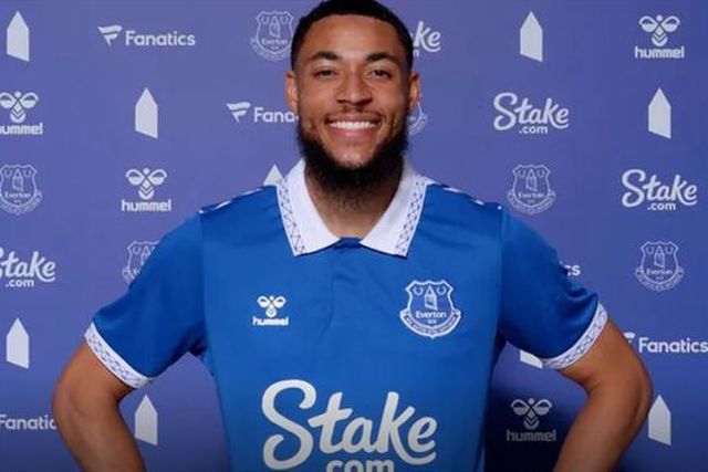 Oficial: internacional neerlandês chega por empréstimo do Villarreal