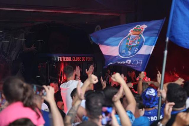 As imagens da saída dos dragões rumo ao Jamor (fotogaleria)