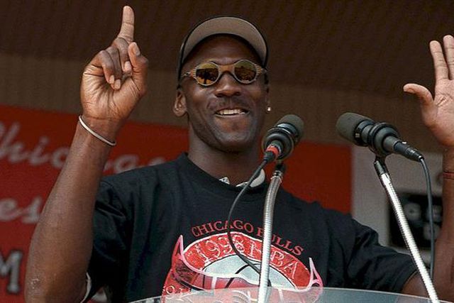 Michael Jordan vai vender os Charlotte Hornets