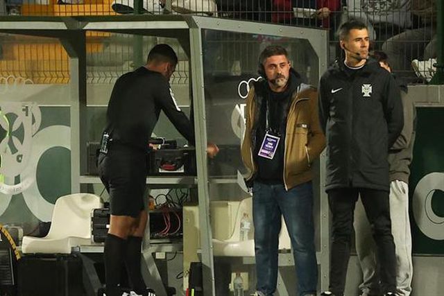 Conselho de Arbitragem vai divulgar algumas comunicações do VAR a partir da nova época