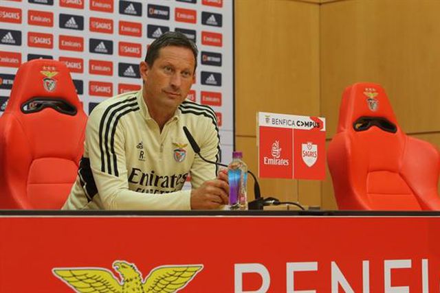 Dérbi serviu de lição? A resposta de Roger Schmidt