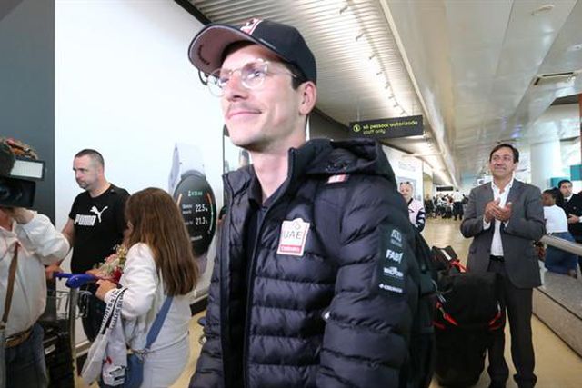 João Almeida já está em Lisboa após terceiro lugar no Giro