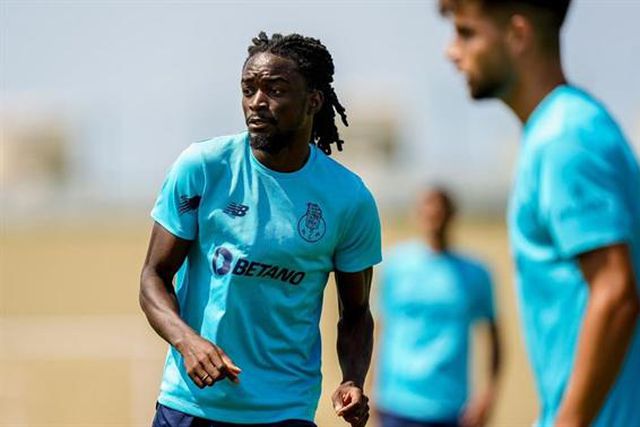 Romário Baró inscrito na Liga