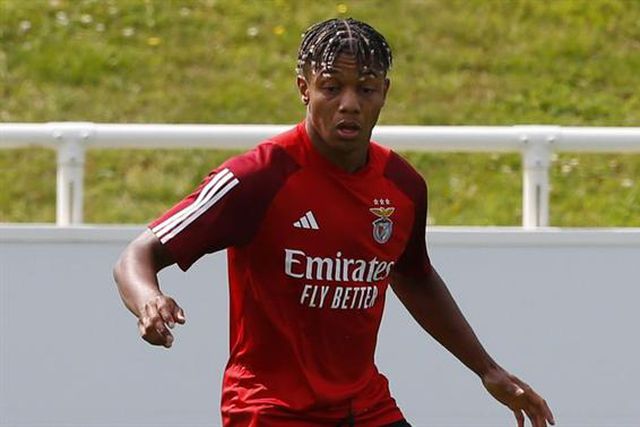 Neres apresenta providência cautelar para jogar contra o FC Porto